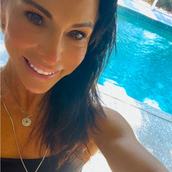 Meet your Posher, Allison - Picture 1 of 2